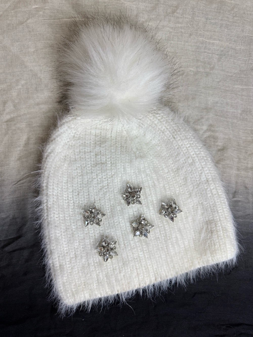 Express EDITION White Fuzzy Knit Beanie Hat Crystal Rhinestone Star Pom